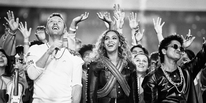 Revivez la mi-temps du Super Bowl avec Coldplay, Beyoncé & Bruno Mars !